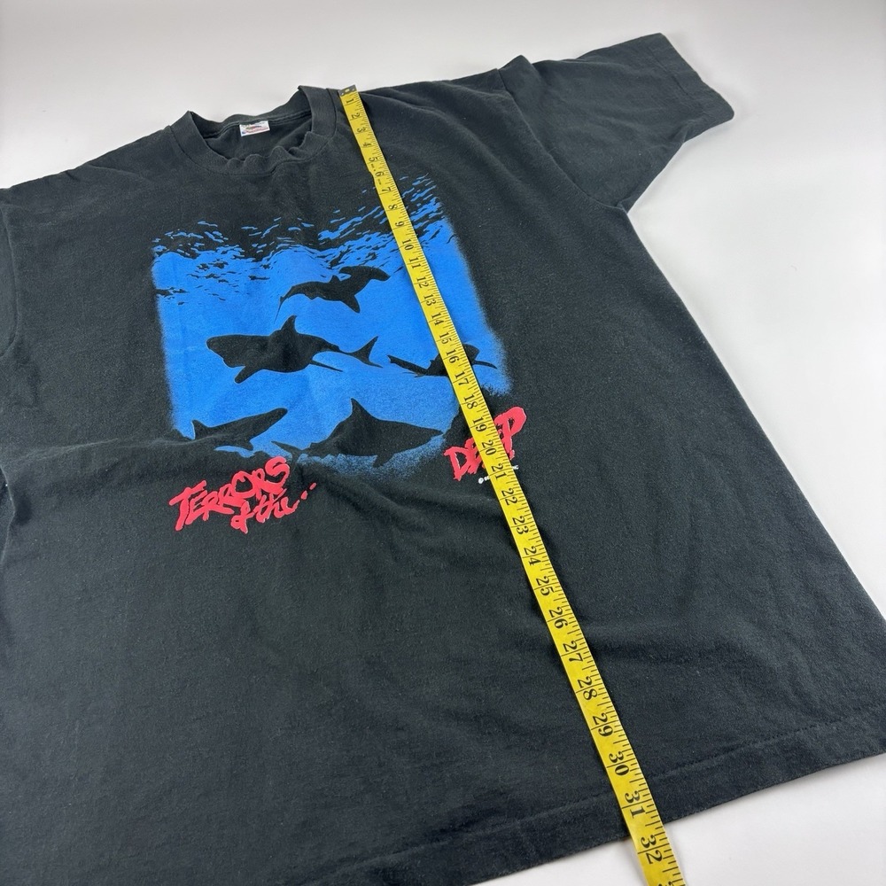 Vintage T Shirt 2X Terrors Of The Deep Shark World‎ Black Fruit Of The Loom XXL - Picture 6 of 7